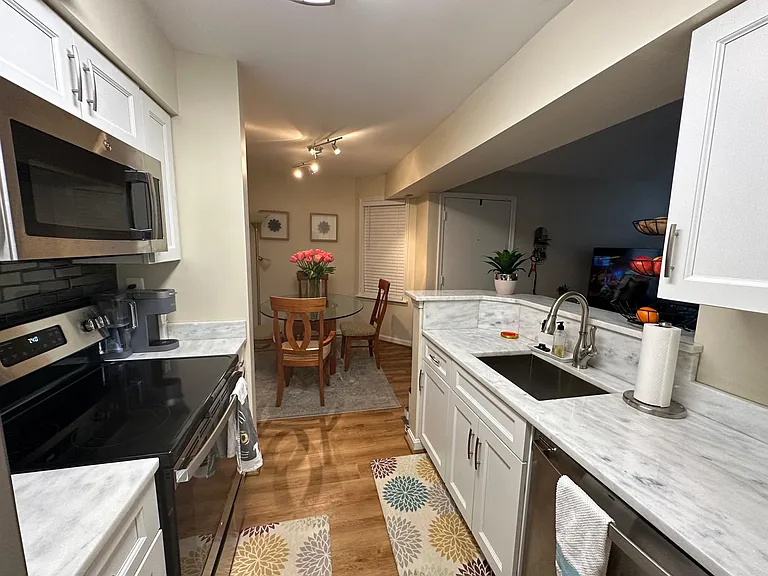 6906 Victoria Dr #I — Photo 6