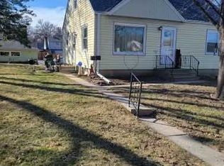 907 S 102nd St, West Allis, WI 53214