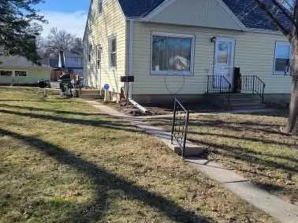 907 S 102nd St, West Allis, WI 53214