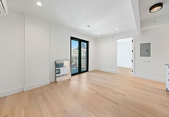 5th image of 250 Gold St #1021