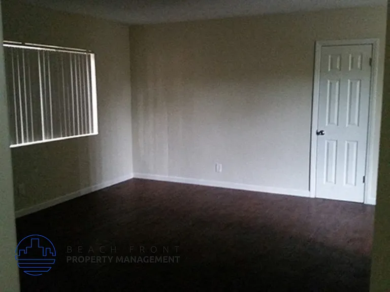 924 Larch St — Photo 13