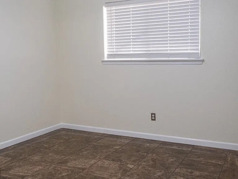1002 Candlewick St — Photo 18