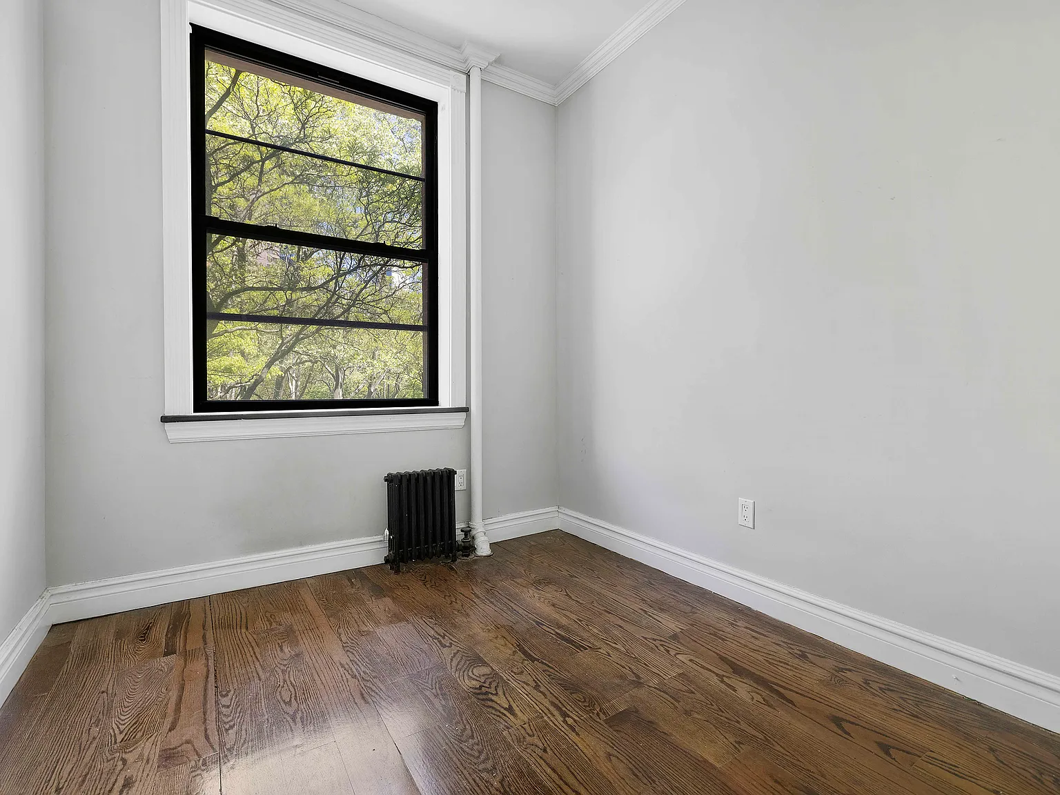 326 East 35th Street — Photo 3