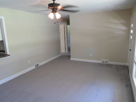 2nd image of 704 Sunset Dr