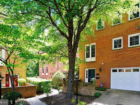 2nd image of 6927 McLean Park Manor Ct