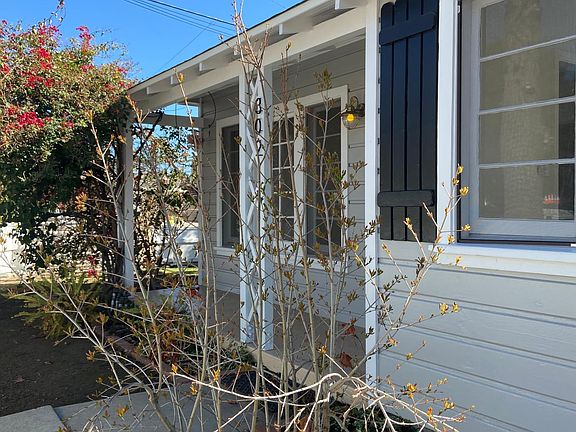 4th image of 302 W Lemon Ave