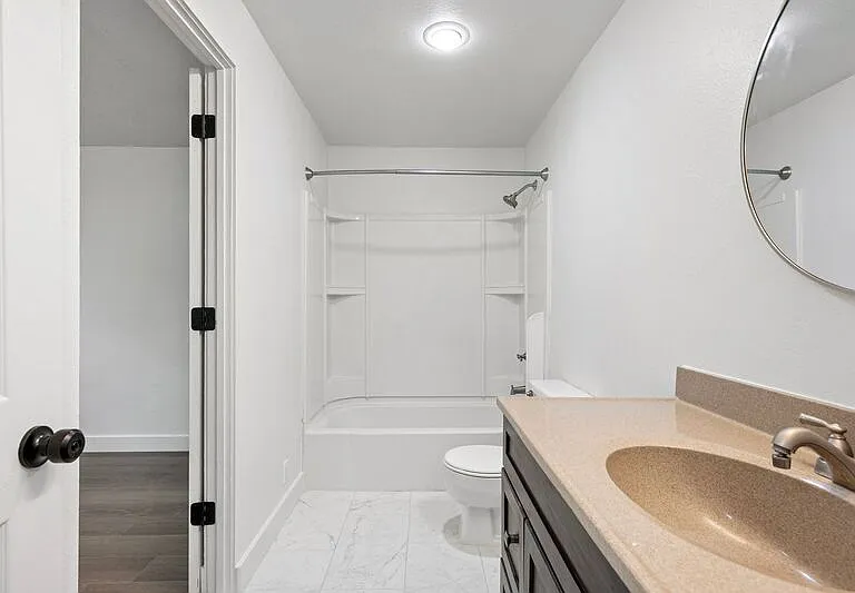 2105 Hawkins Ln — Photo 9