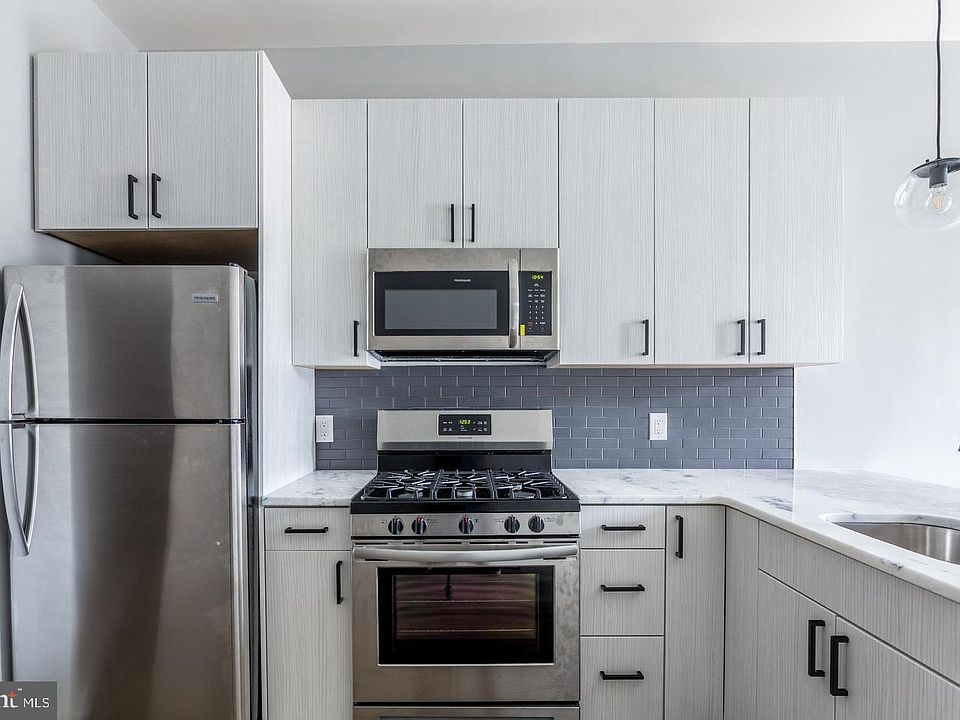 1st image of 2526 W Girard Ave #1
