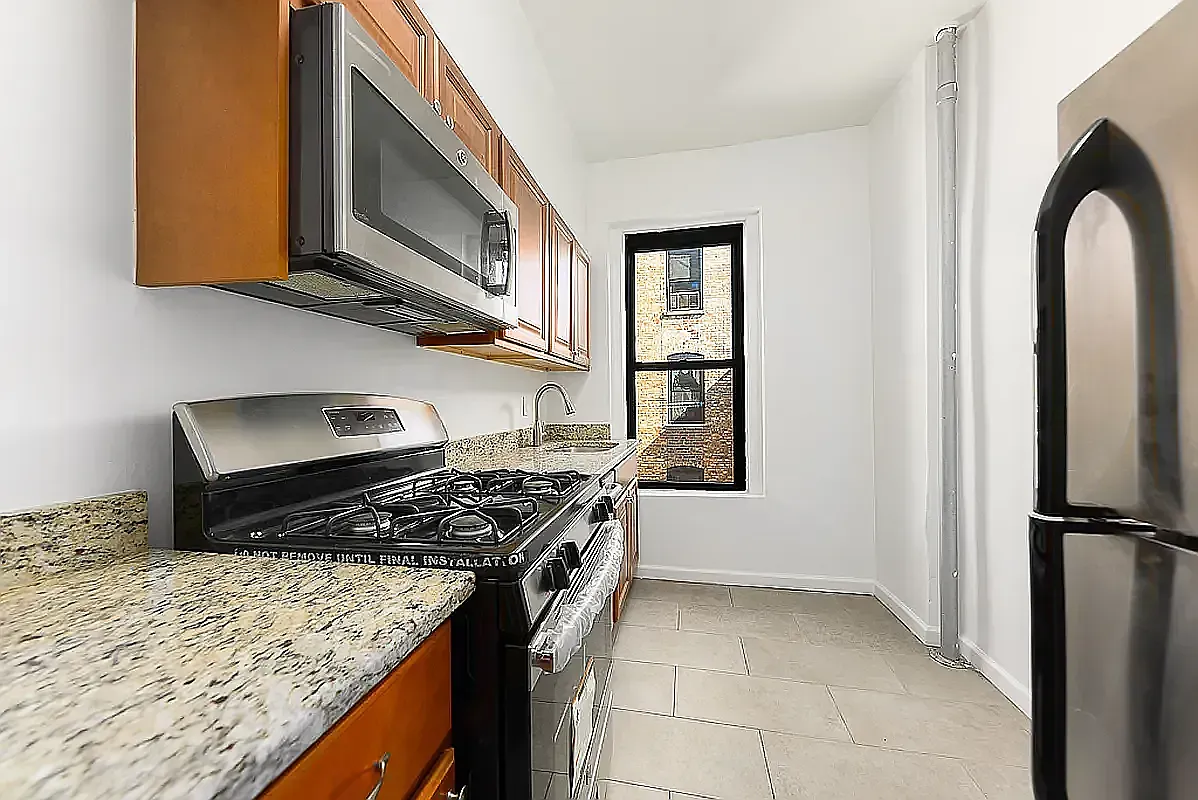 631 West 207th Street — Photo 4