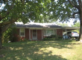 101 E Ratcliff St, Carmi, IL 62821