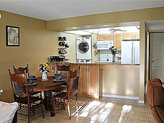 2nd image of 123 La Casa #123