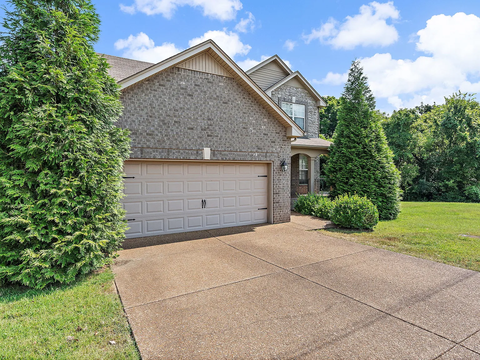 3 bed, 2.5 bath, 2417 sqft, $2,950 — Photo 4
