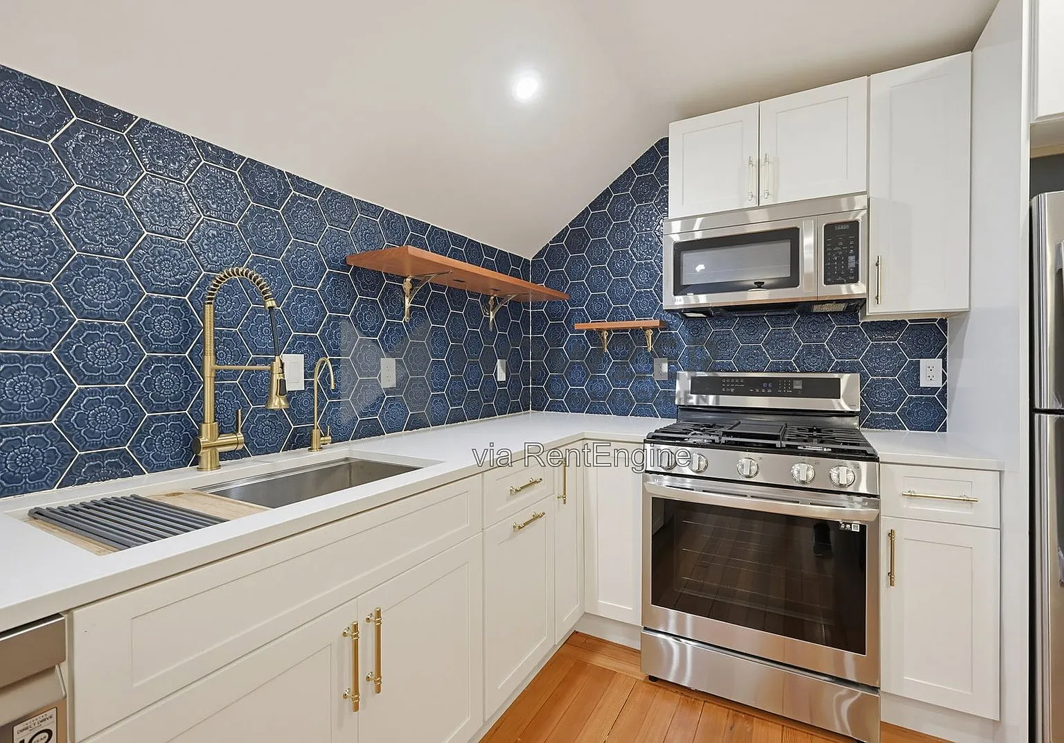 2 bed, 2.0 bath, 1800 sqft, $2,300 — Photo 1