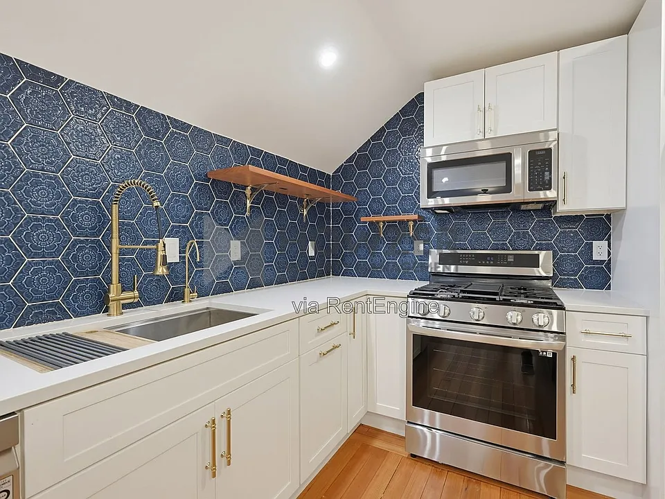50 E Clinton St #4