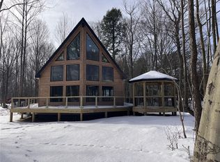 8498 E Lake Rd, Erie, PA 16511