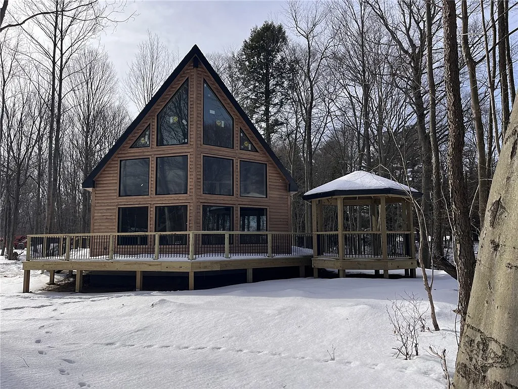 8498 E Lake Rd photo 1