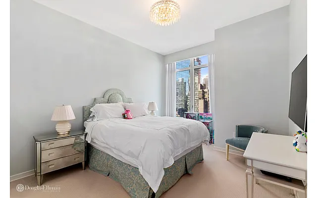 Sold by Douglas Elliman | media 22