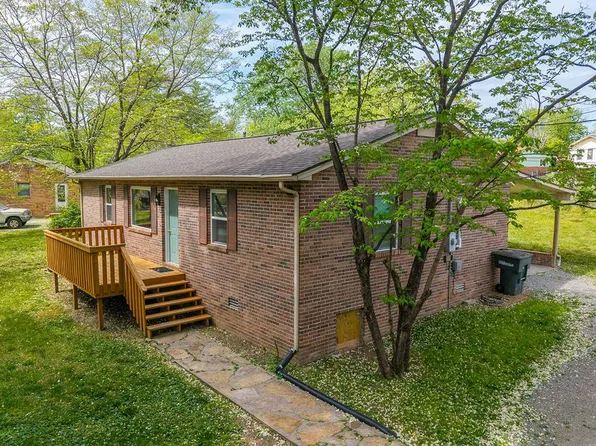 1423 Shadow Ln, Cookeville, TN 38501