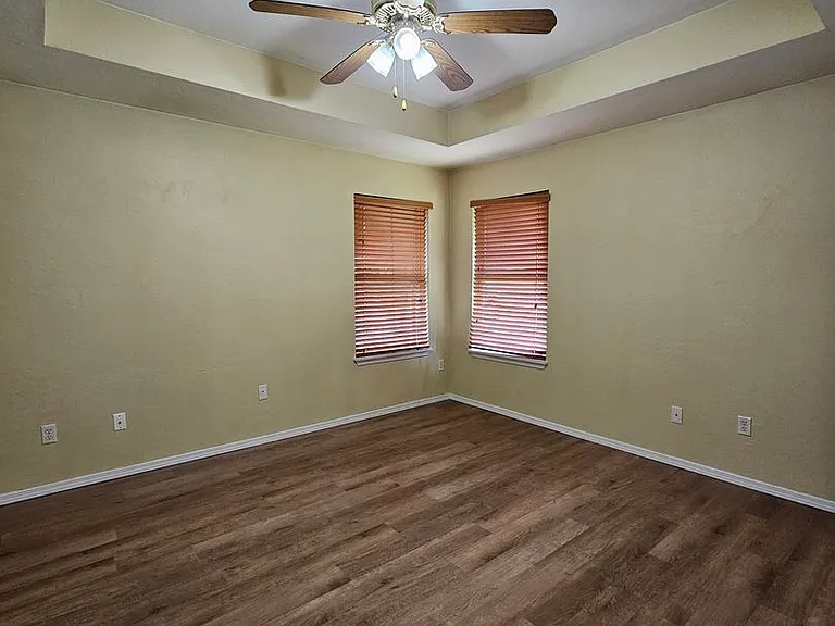 908 N Janeway Ave — Photo 7