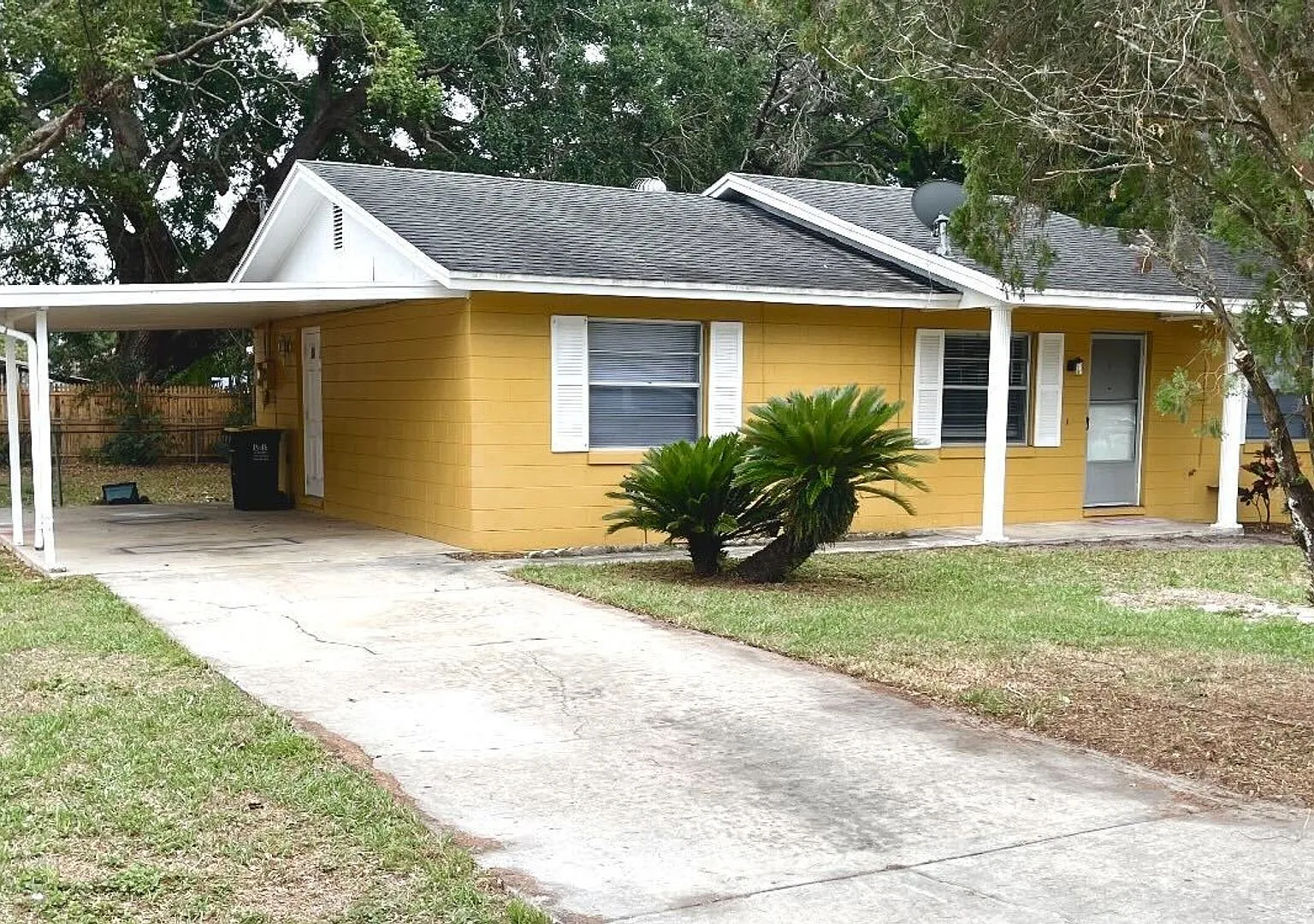 3 Bedroom 1 Bath home in Winter Haven for RENT! — Photo 2