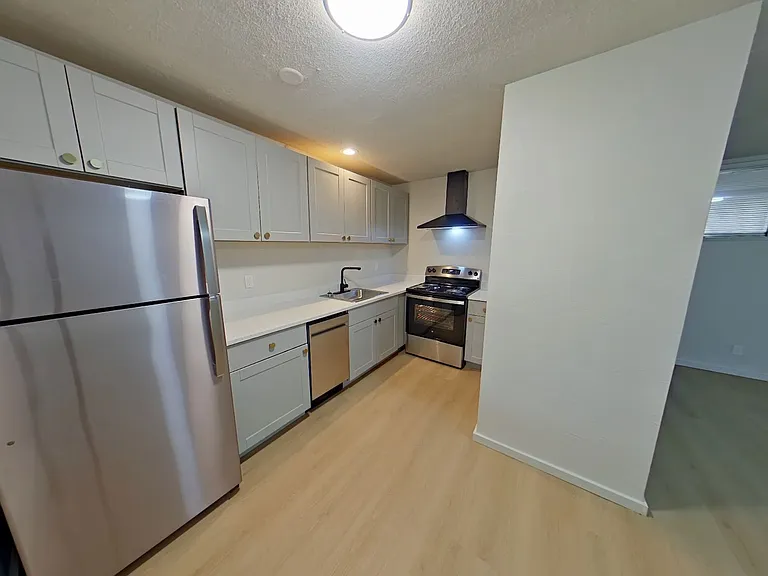 University Manor - Newly Renovated Units just a short walk from Campus! — Photo 22