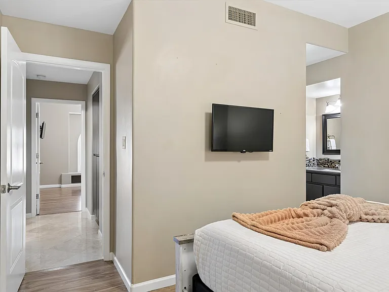 9033 W Patrick Ln — Photo 29