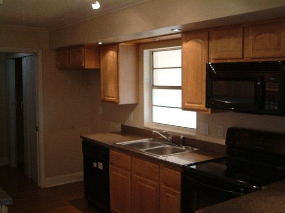 4th image of 1090 E Normandy Blvd