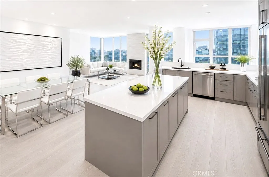 2 bed, 2.5 bath, 2063 sqft, $7,850 — Photo 3