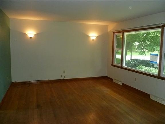 3rd image of 451 W Liberty St