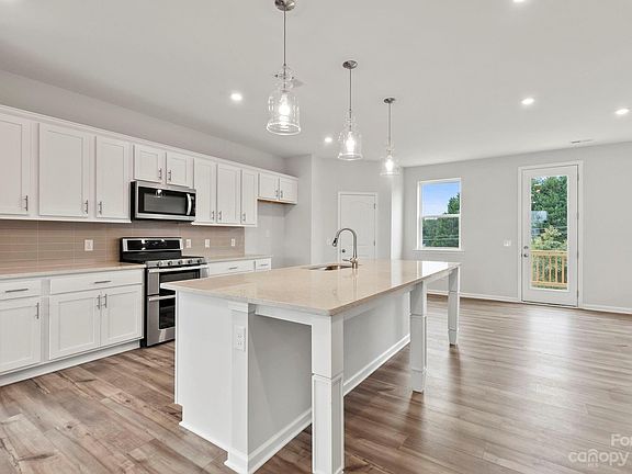 5th image of 6997 Waterstone Dr #6