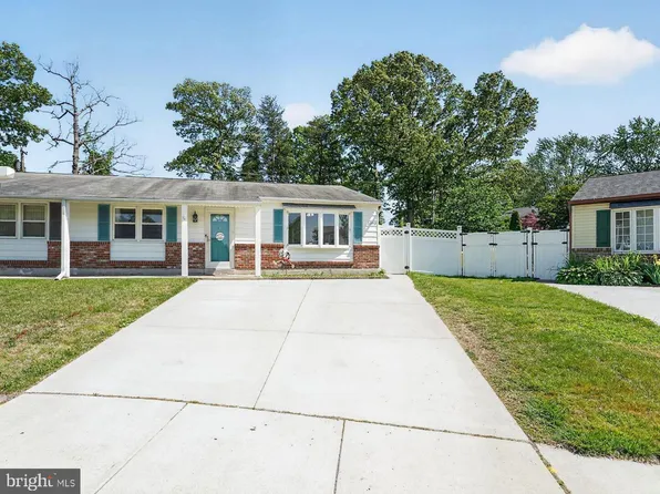 1090 Notley Ct, Pasadena, MD 21122