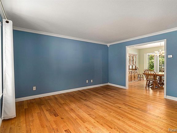 5th image of 5279 Crestwood Dr