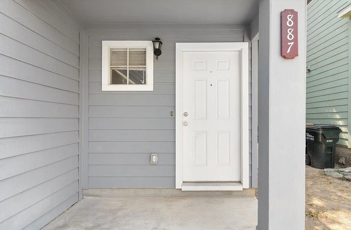 Building Photo - 887 Sagewood Trl