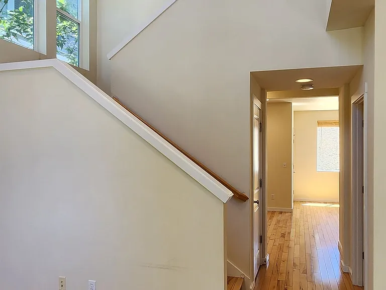 2567 NE Kensington Ct — Photo 9