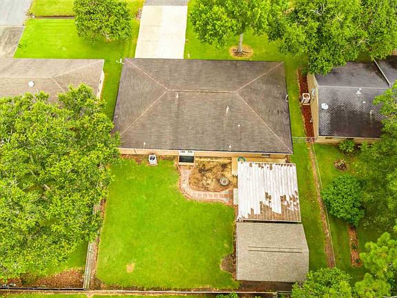 3rd image of 207 Thoroughbred Park Dr