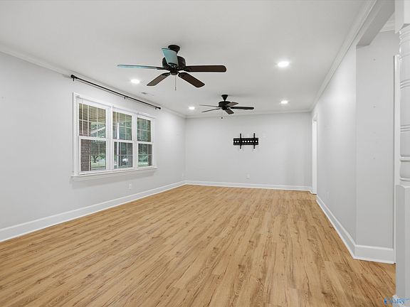 5th image of 26875 Denbo Cir