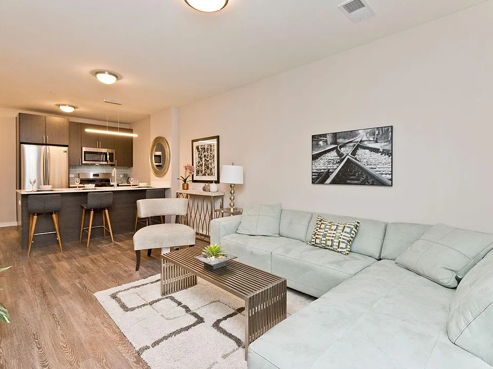 1554 N North Park Ave #405