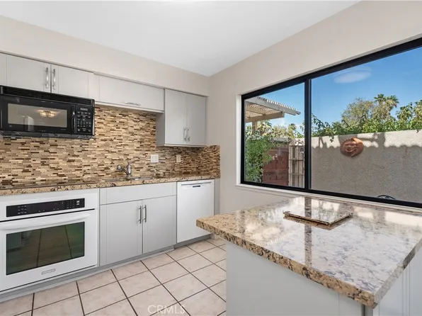 2010 Lawrence Crossley Rd, Palm Springs, CA 92264