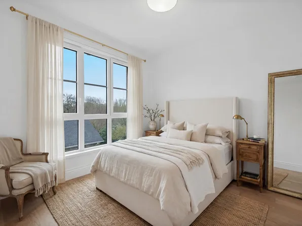 2096 W 47th Ave #307, Vancouver, BC V6M 2L4