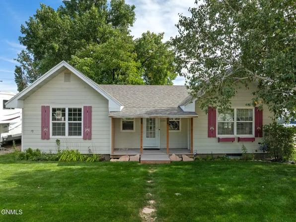 2202 University Ave, Williston, ND 58801