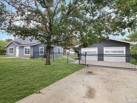 2nd image of 822 ROCKWELL BLVD
