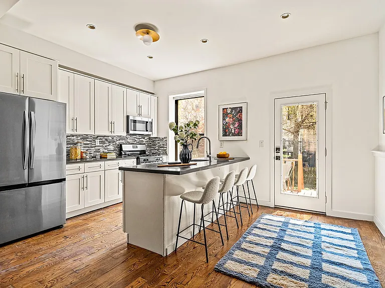 418 Halsey St #2 — Photo 5