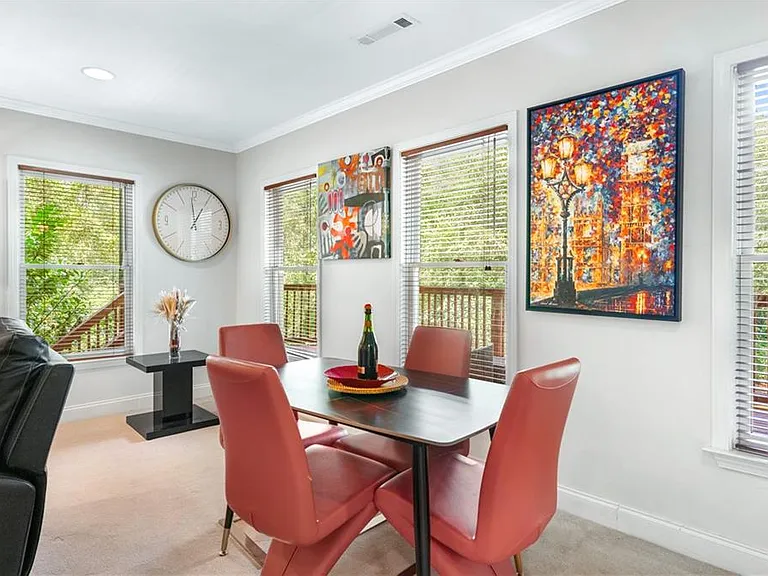 4260 Beverly Ln NE — Photo 2