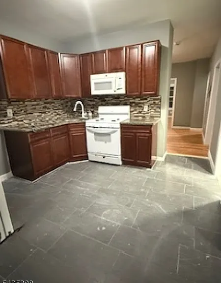 380 Halsted St — Photo 3