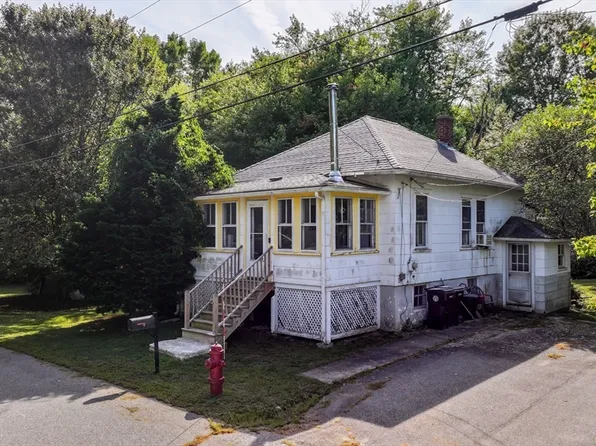 39 Elswick St, Dartmouth, MA 02747