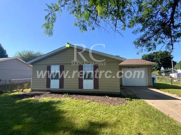 206 E 14th St #G, Georgetown, IL 61846