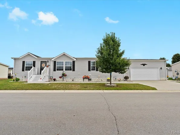 5430 Arboretum Trl, Howell, MI 48843