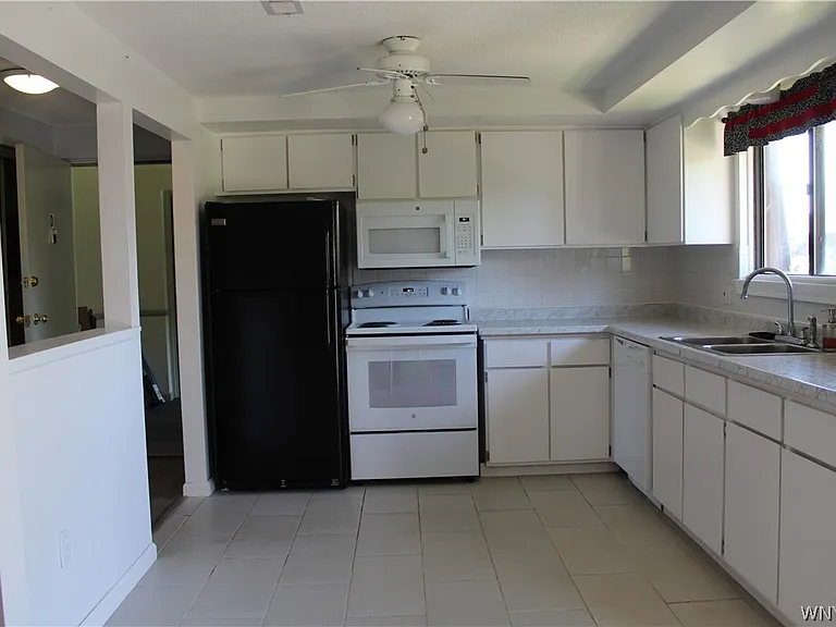 3948 Ridge Lea Rd #D — Photo 7