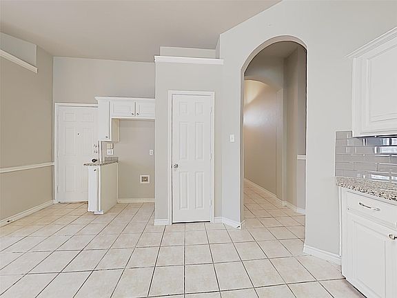 5th image of 4563 Summerbrook Cir