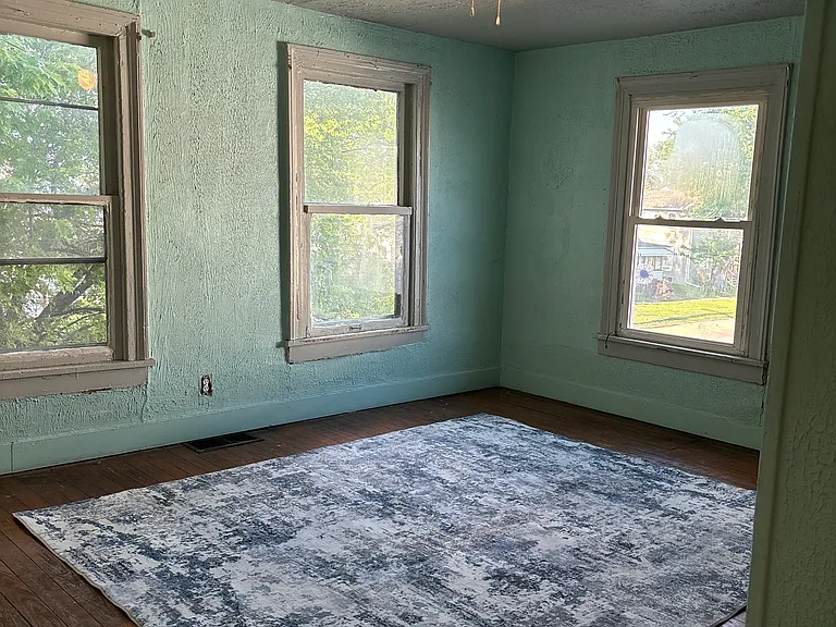 307 E Superior St — Photo 18